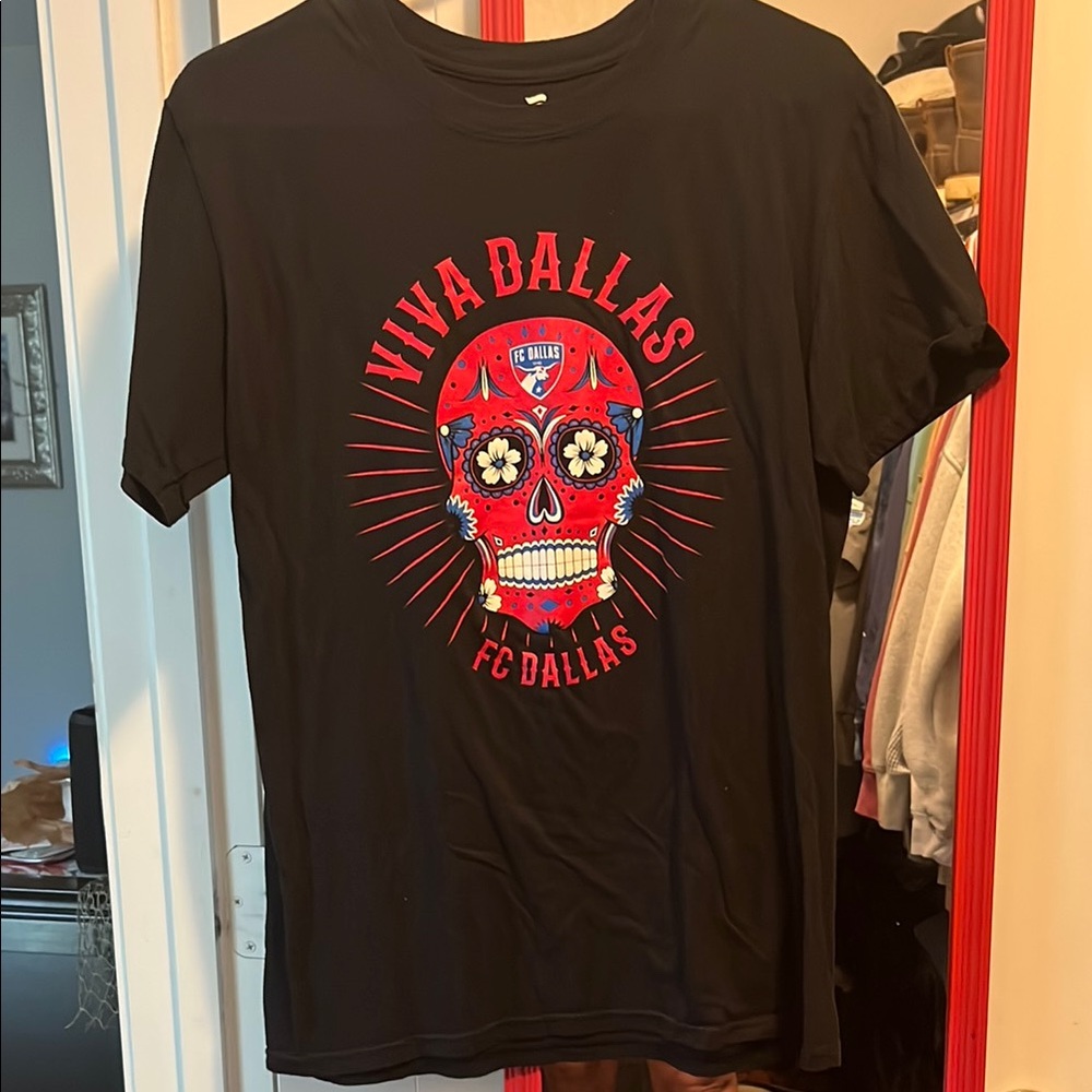 Fanatics Black Tee with Red Viva Dallas Skull Design FC Dallas